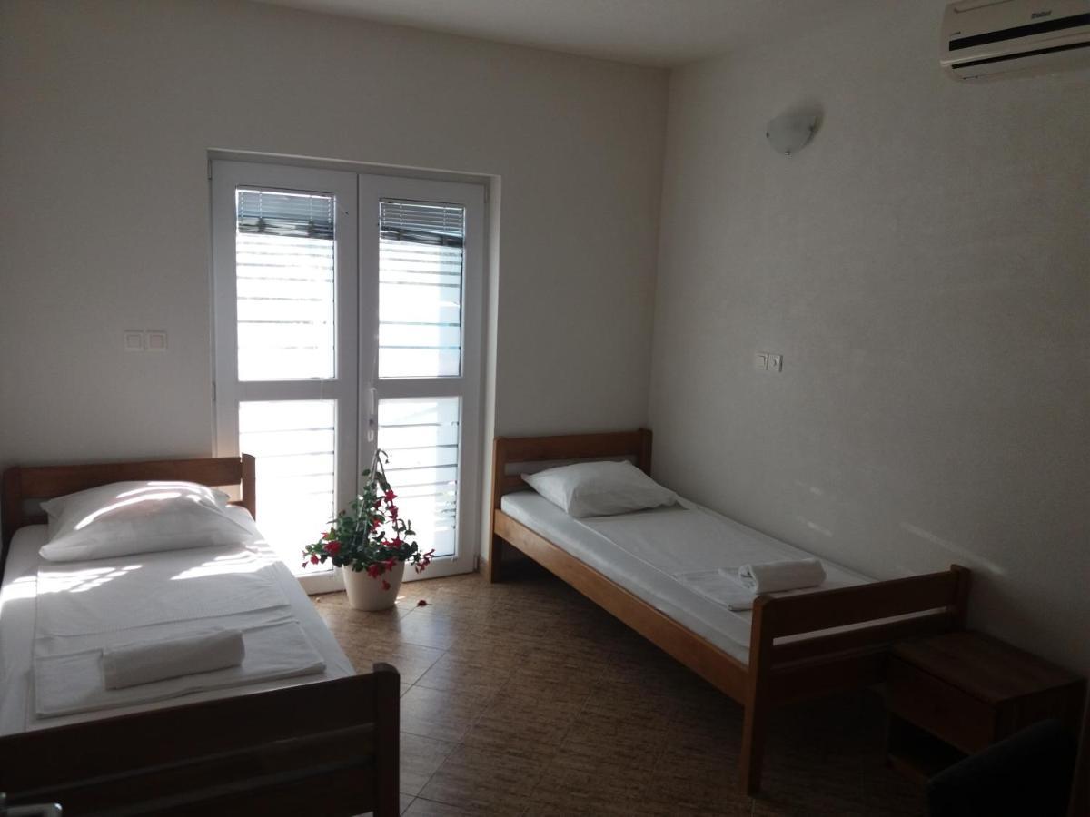 4 Bedroom Apartment In Tisno Eksteriør billede