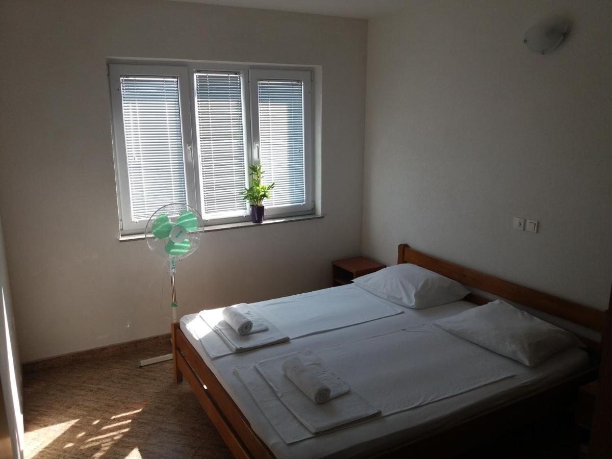4 Bedroom Apartment In Tisno Eksteriør billede